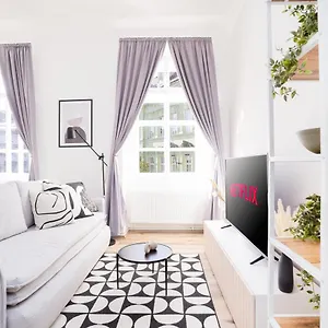Days - Bright - Old Town Apartment Prague